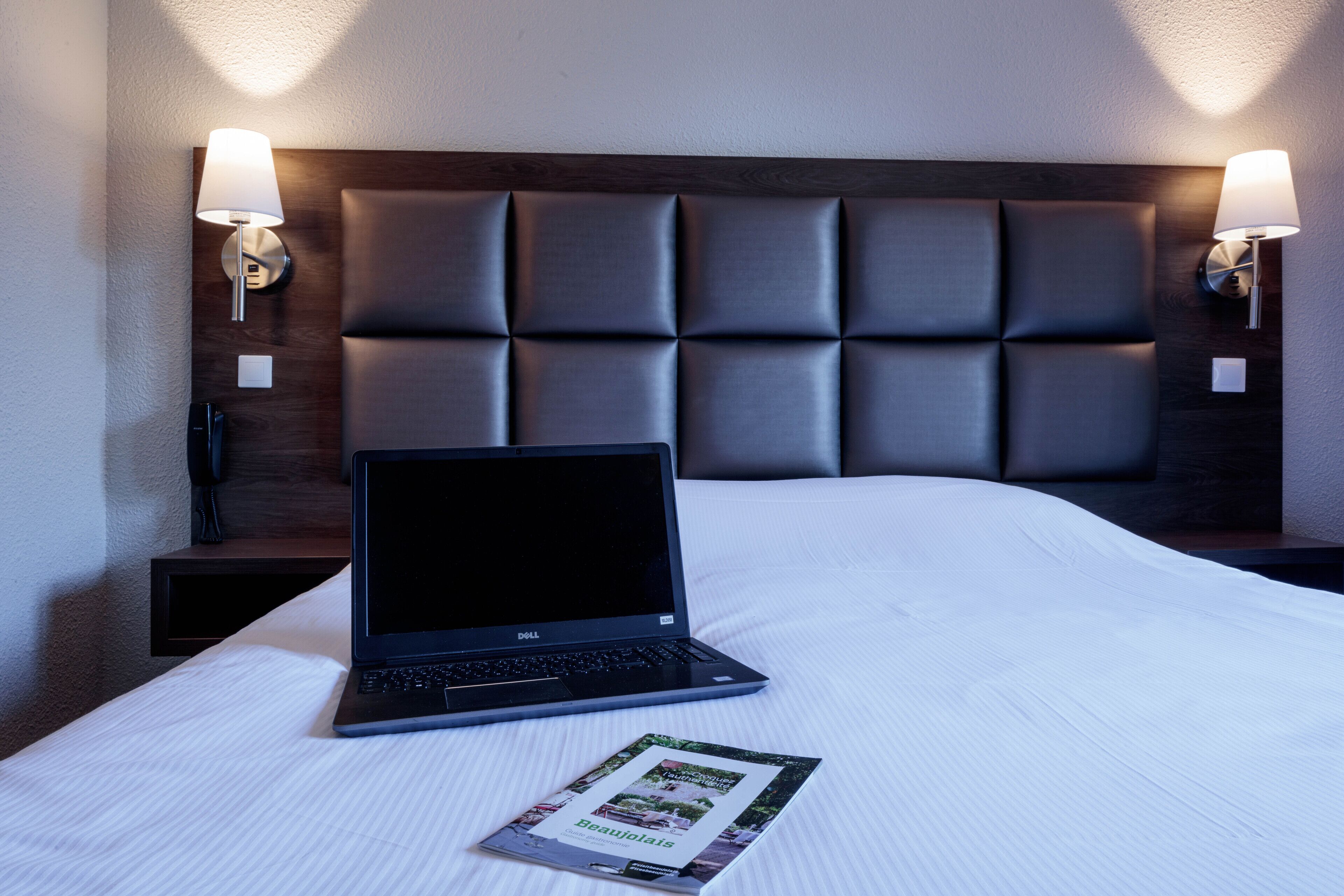 standard room | desk, soundproofing, free wifi, bed sheets