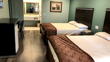 Standardzimmer, 2 Queen-Betten, Nichtraucher | Schreibtisch, Bügeleisen/Bügelbrett, kostenloses WLAN, Bettwäsche