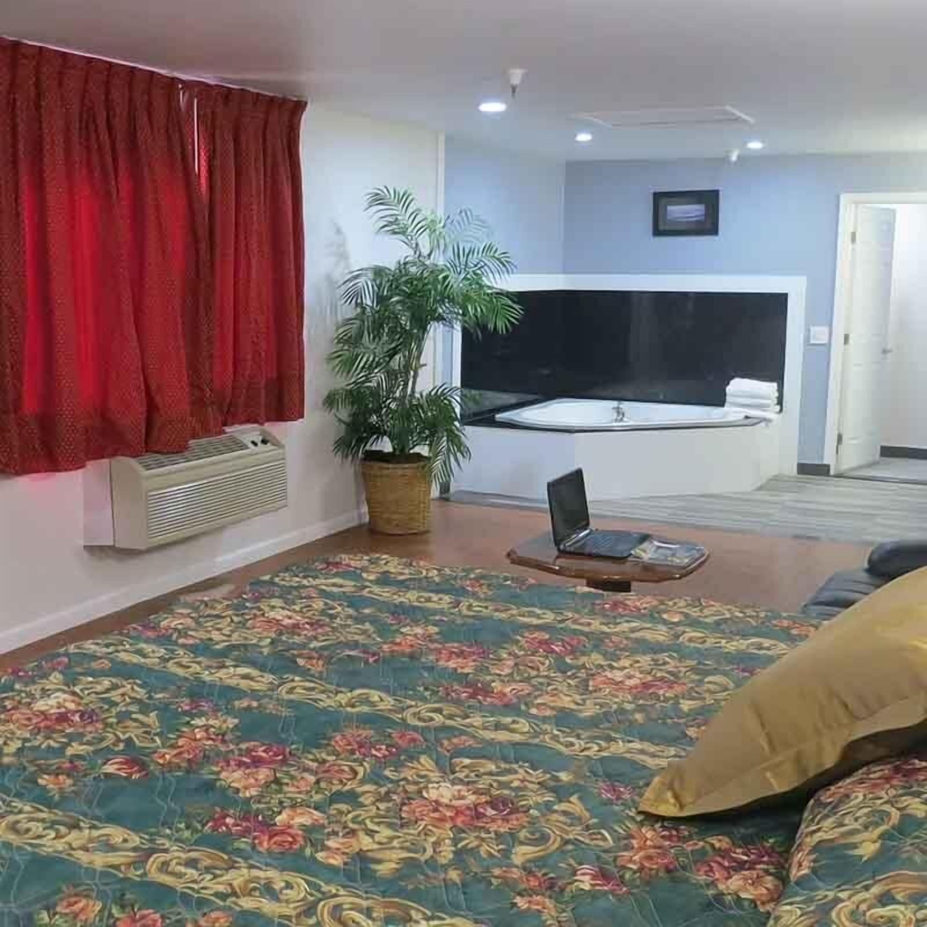 Bàn, bàn ủi/dụng cụ ủi quần áo, truy cập Internet không dây miễn phí 