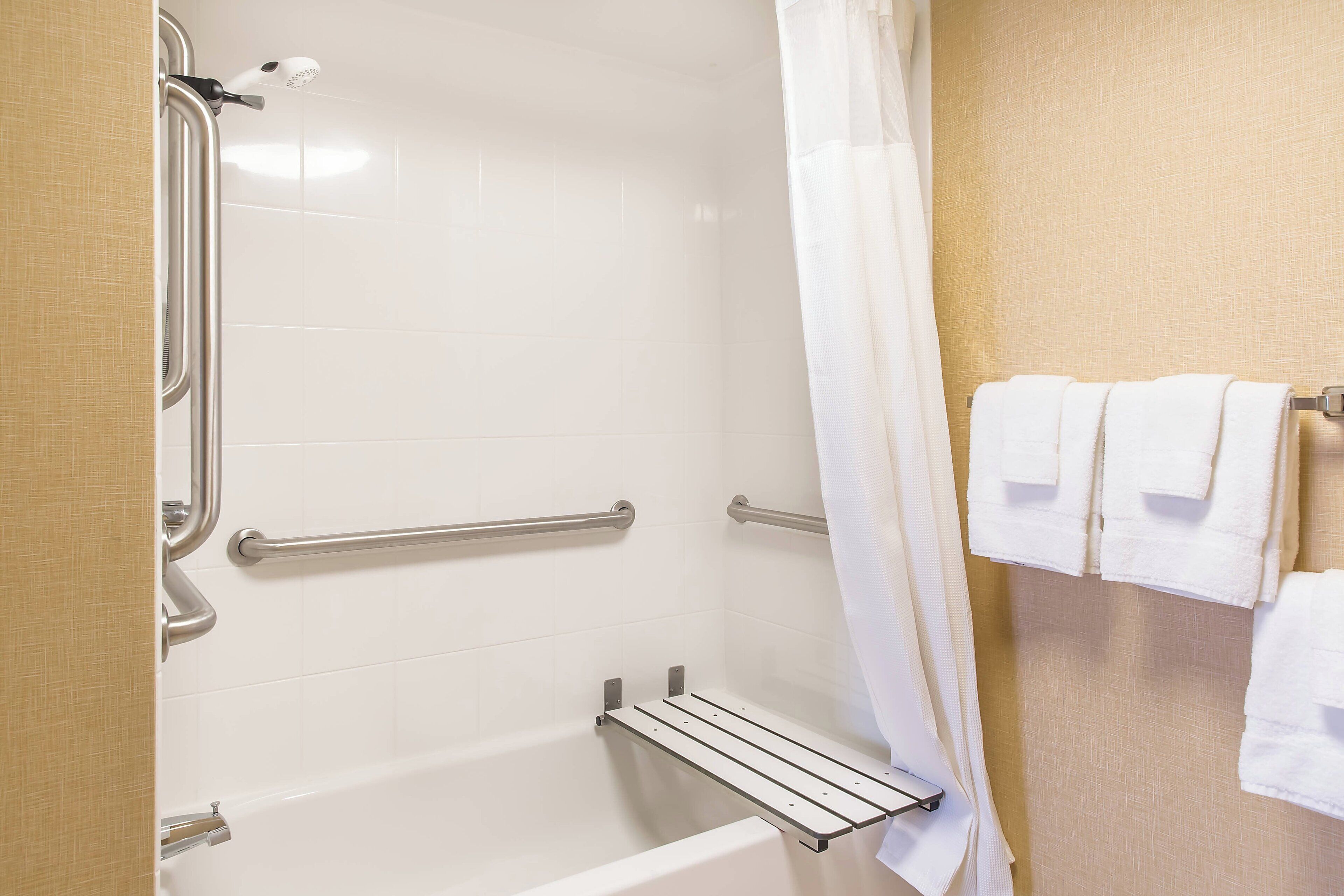 combined shower/bathtub, free toiletries, hair dryer, towels