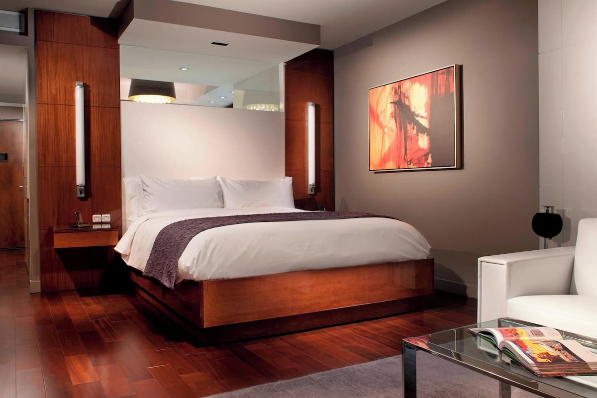 Deluxe kamer, 1 kingsize bed, uitzicht op stad (Rockwell) | 1 slaapkamer, luxe beddengoed, donzen dekbedden, een kluis op de kamer
