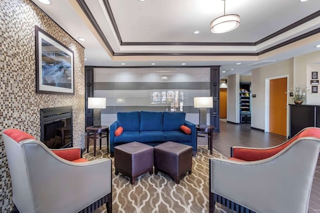 Vestíbulo. Comfort Inn & Suites Glenpool