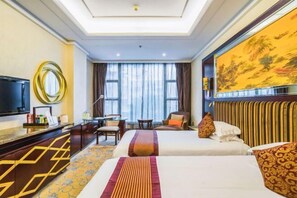 Minibar, coffre-fort, fer et planche à repasser