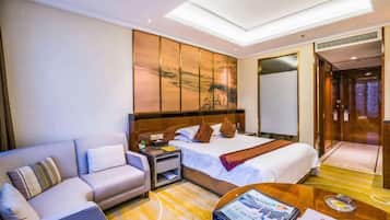 Minibar, brankas, setrika/meja setrika, dan internet