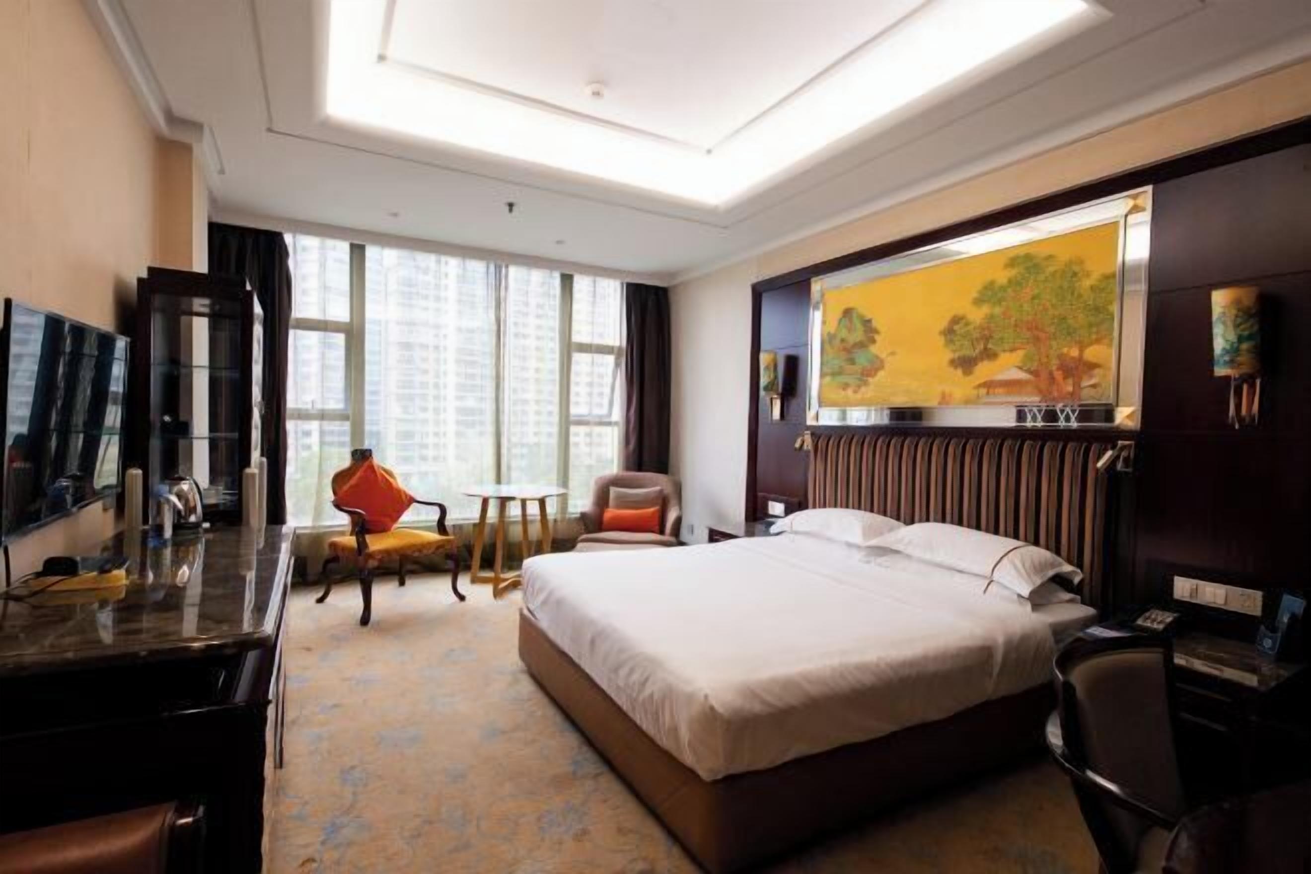 Minibar, värdeförvaringsskåp på rummet och strykjärn/strykbräda