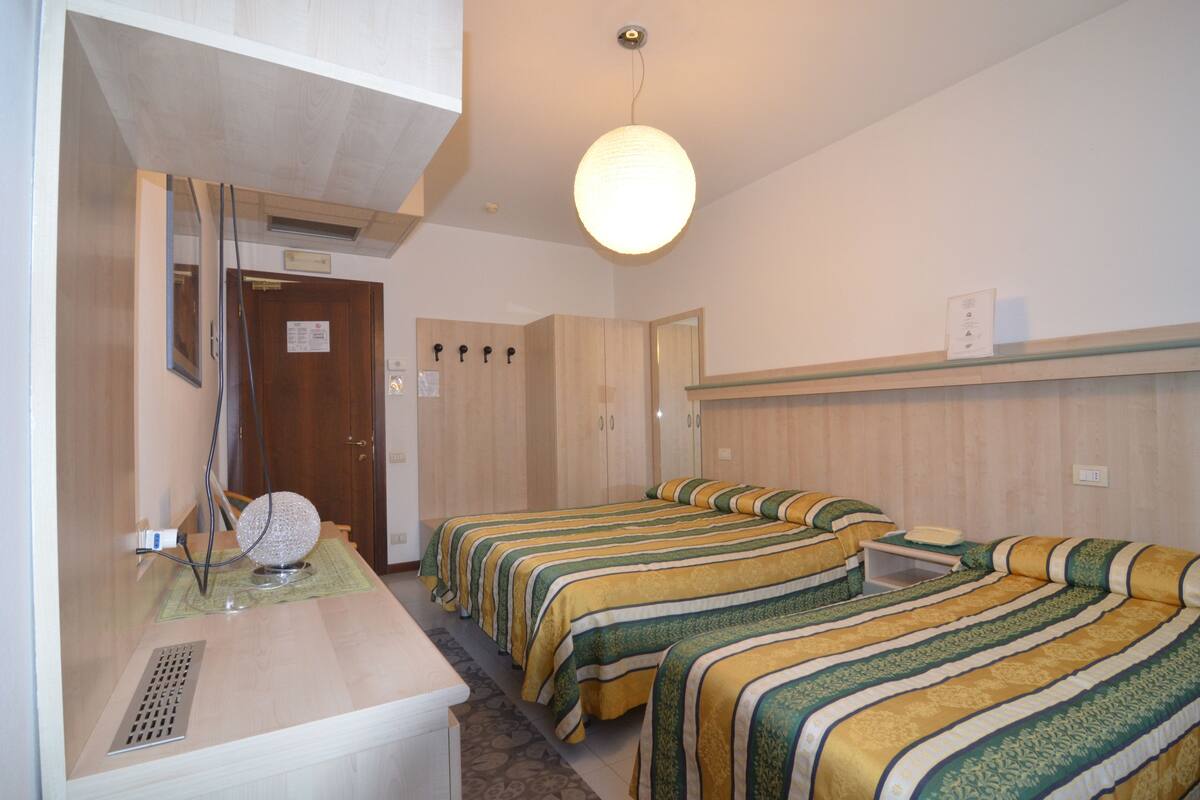 Quadruple Room | Minibar, WiFi (free)