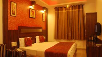 Deluxe Room | Premium bedding, memory foam beds, minibar, in-room safe