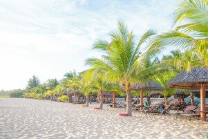 私家海滩、沙滩椅、海滩遮阳伞、沙滩毛巾