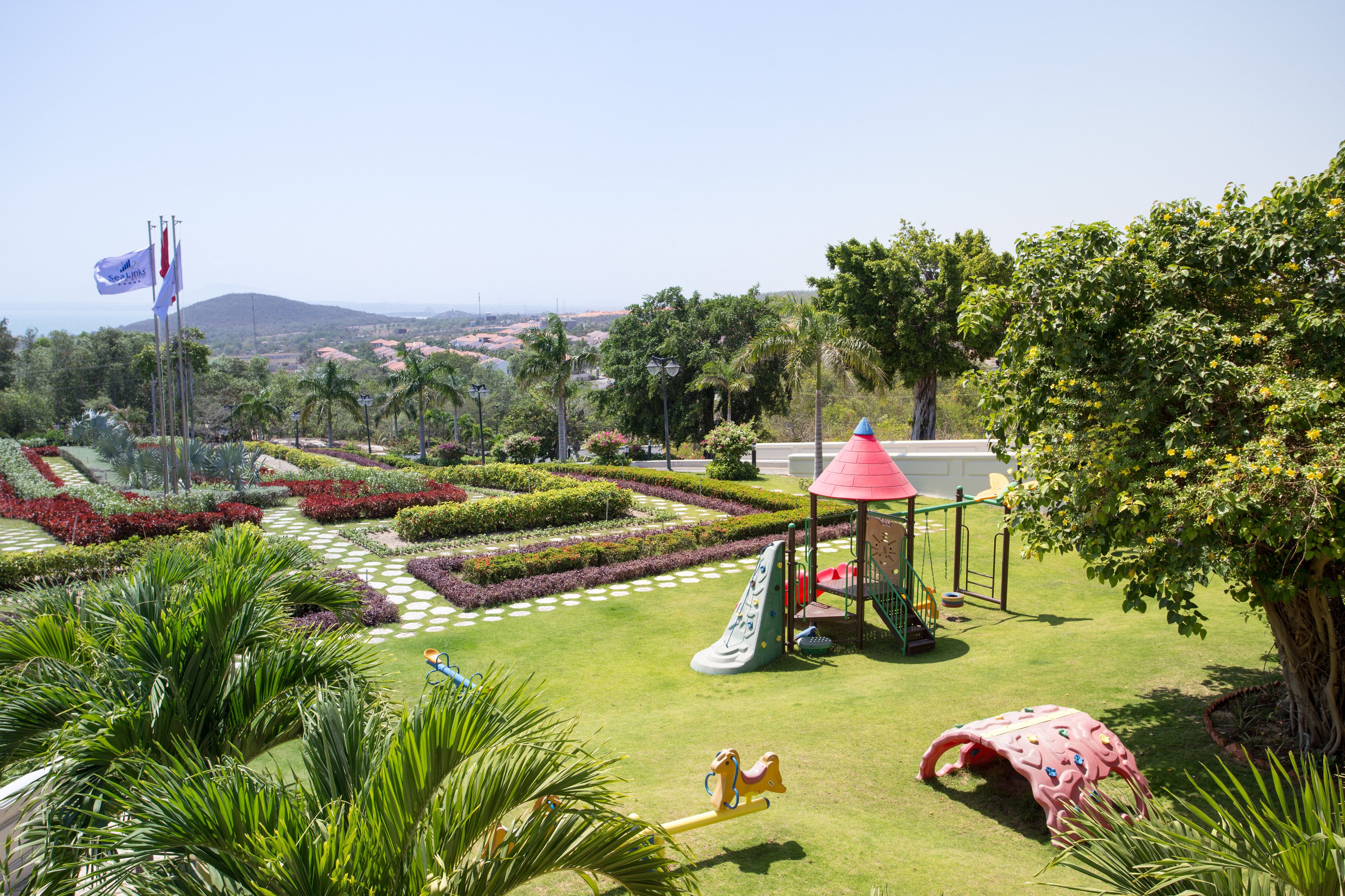 children’s play area – outdoor