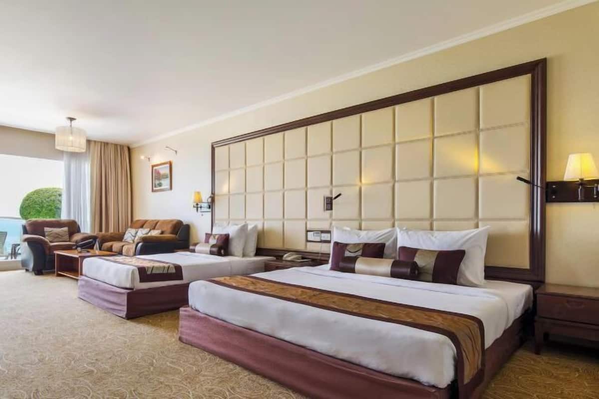 Premium bedding, minibar, in-room safe, desk