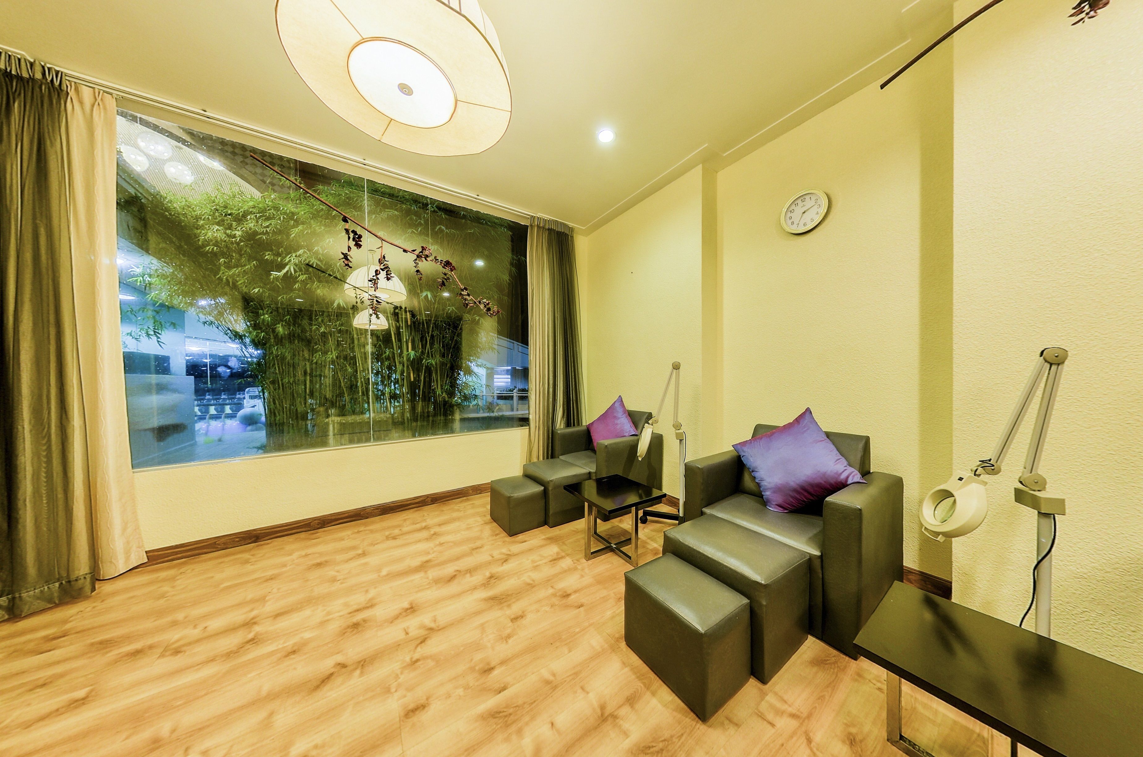 sauna, hot tub, body treatments, aromatherapy, body wraps, body scrubs