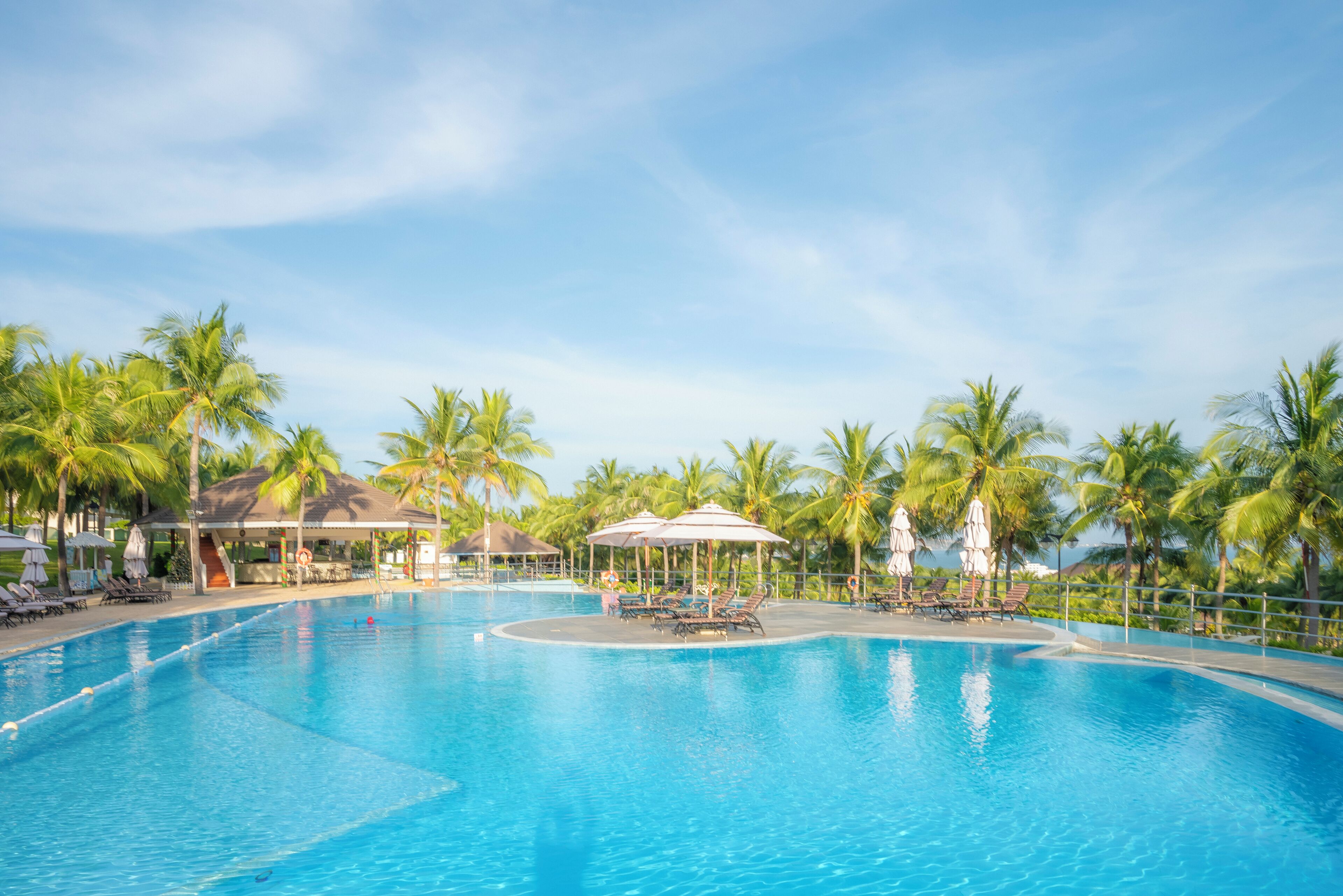 4 piscinas al aire libre, sombrillas, tumbonas