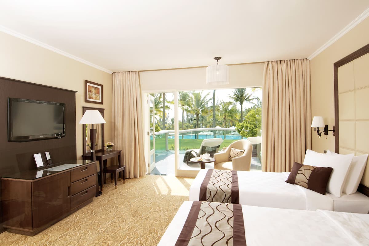 Superior Room, Pool View