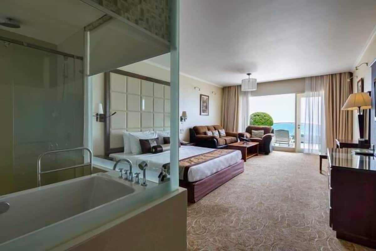 Premium bedding, minibar, in-room safe, desk