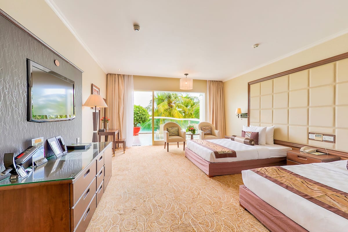 deluxe room, pool view | premium bedding, minibar, in-room safe, desk