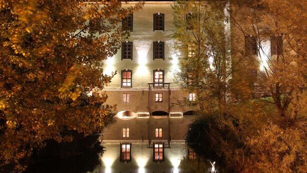 Fassade der Unterkunft – Abend/Nacht