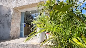 Entrada al alojamiento