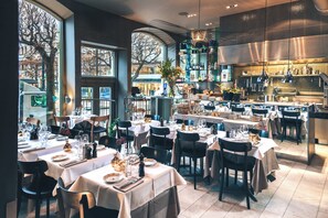 2 restaurants, breakfast, lunch, dinner served; Modern European cuisine 