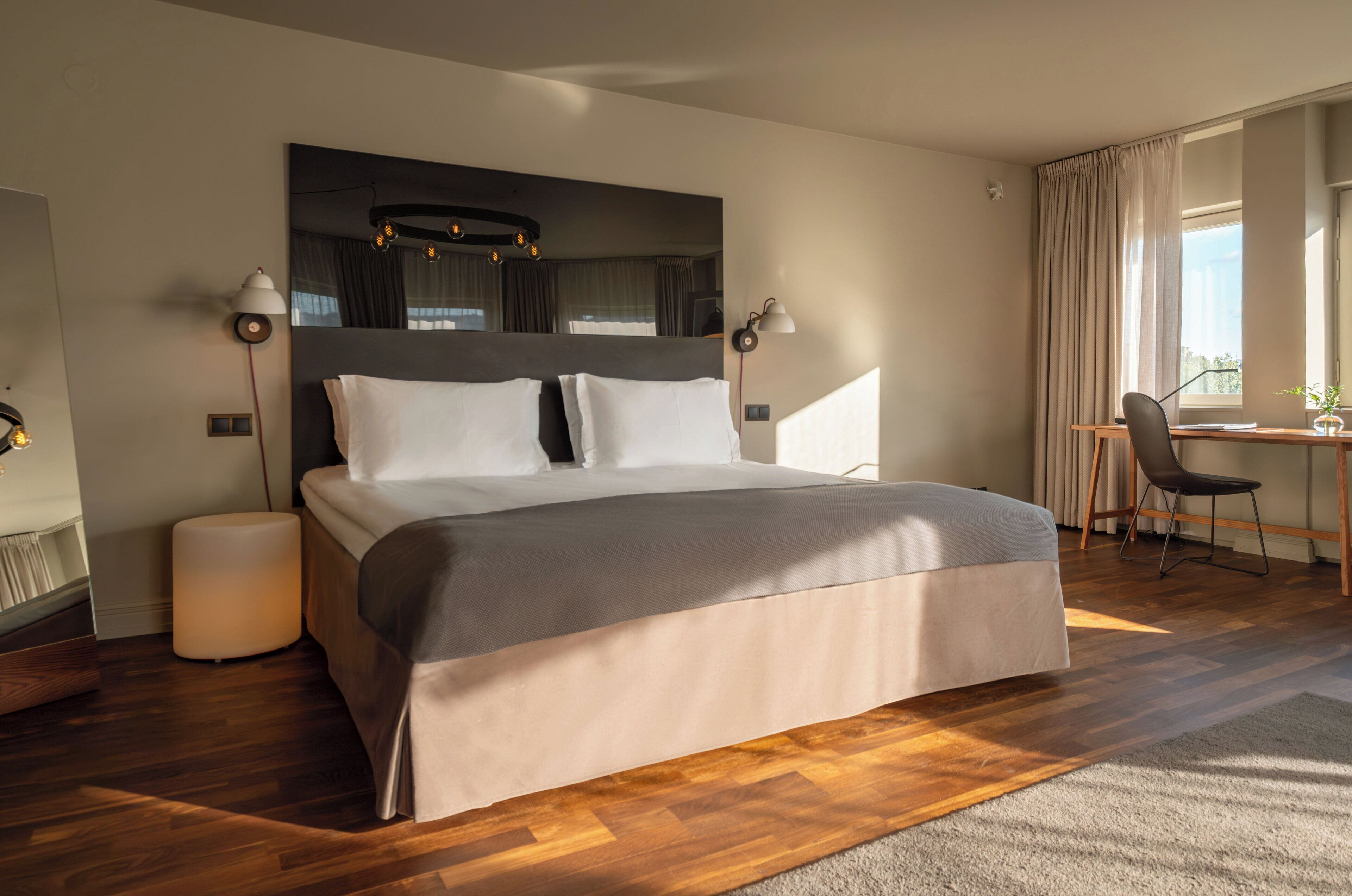 suite (panorama) | premium bedding, minibar, in-room safe, desk