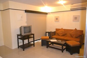 Junior Suite | Living room | 32-inch TV with cable channels - Lancaster Hotel Cebu (Lapu-Lapu)