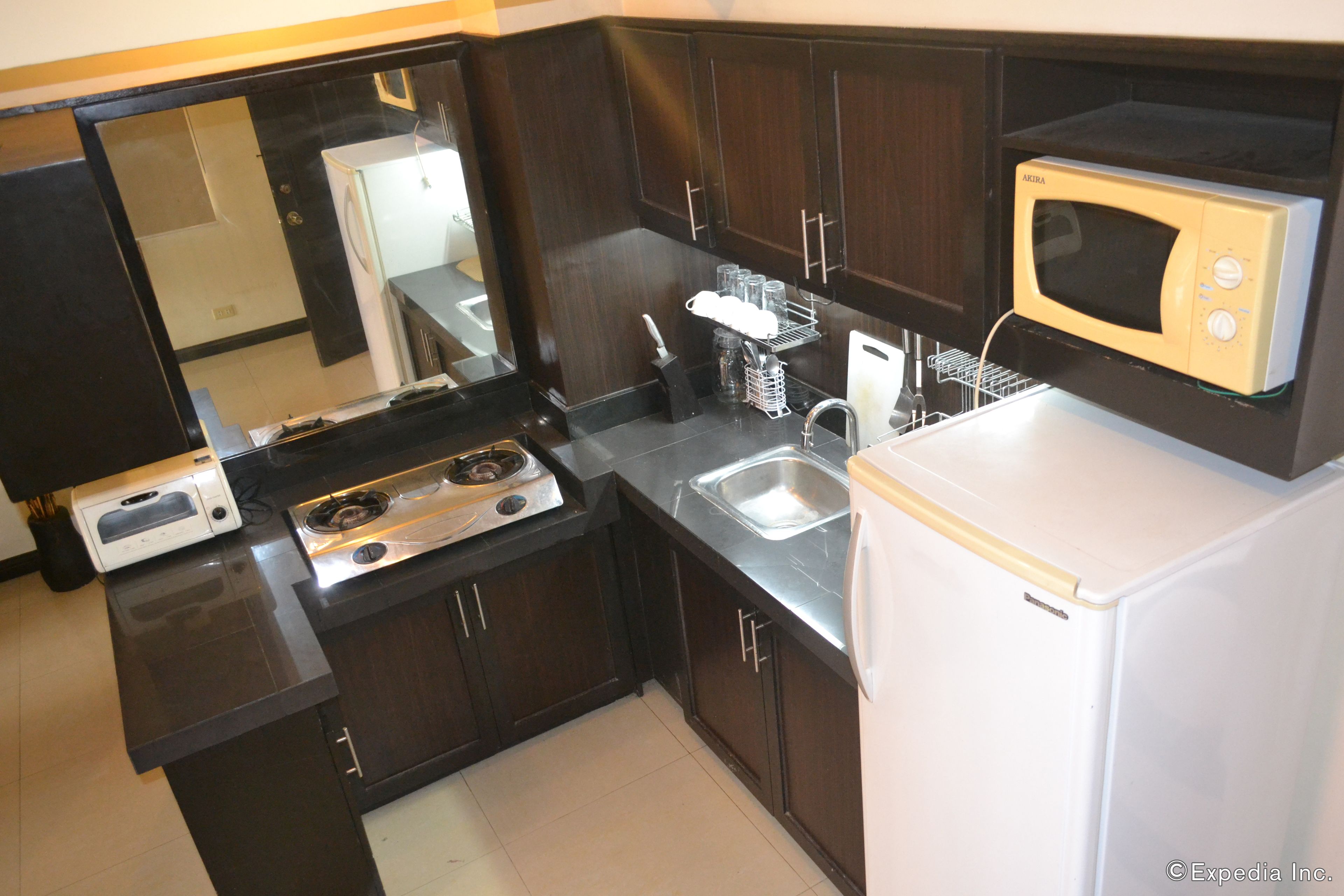2 Bedroom Deluxe Suite | Private kitchenette | Fridge, microwave, stovetop, cookware/dishes/utensils
