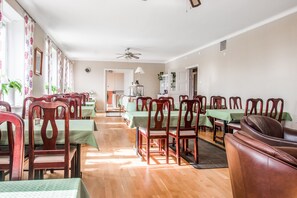 Tägliches inbegriffenes Frühstücksbuffet