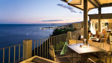 Mittagessen, Abendessen, internationale Küche, Blick aufs Meer