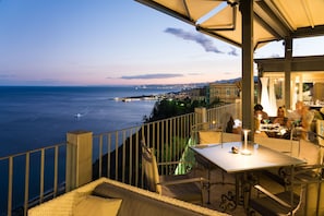Lunch, dinner served; international cuisine, sea views