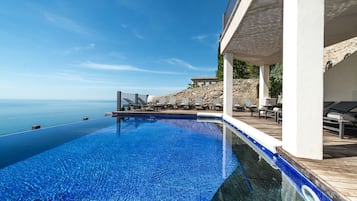 AuĂenpool (je nach Saison geöffnet)