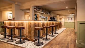 Bar (trong khuôn viên)