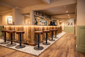 Bar (on property) - Hotel Wrexham (Wrexham)