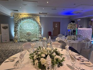 Indoor wedding - Hotel Wrexham (Wrexham)