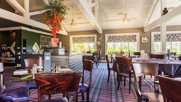Daily full breakfast (GBP 10.00 per person)