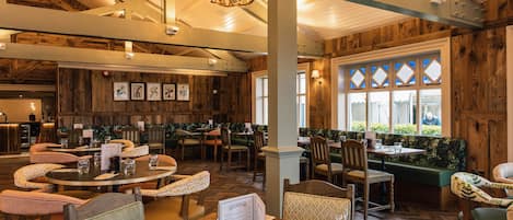 Öğle yemeği ve akşam yemeği sunulur