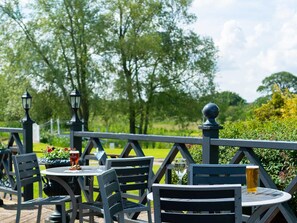 BBQ/picnic Area - Hotel Wrexham (Wrexham)