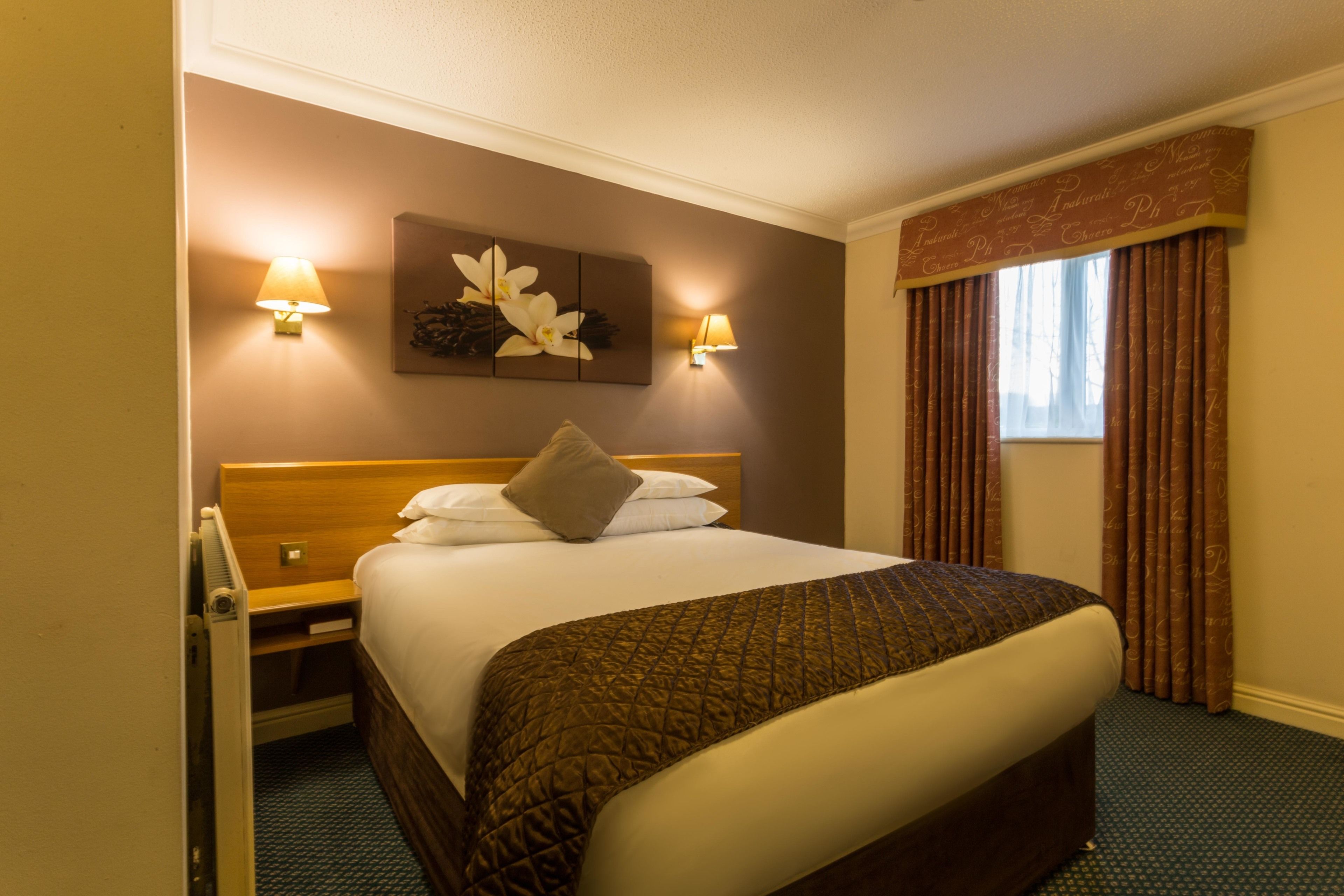 Double Room | Iron/ironing board, free cribs/infant beds, rollaway beds, free WiFi