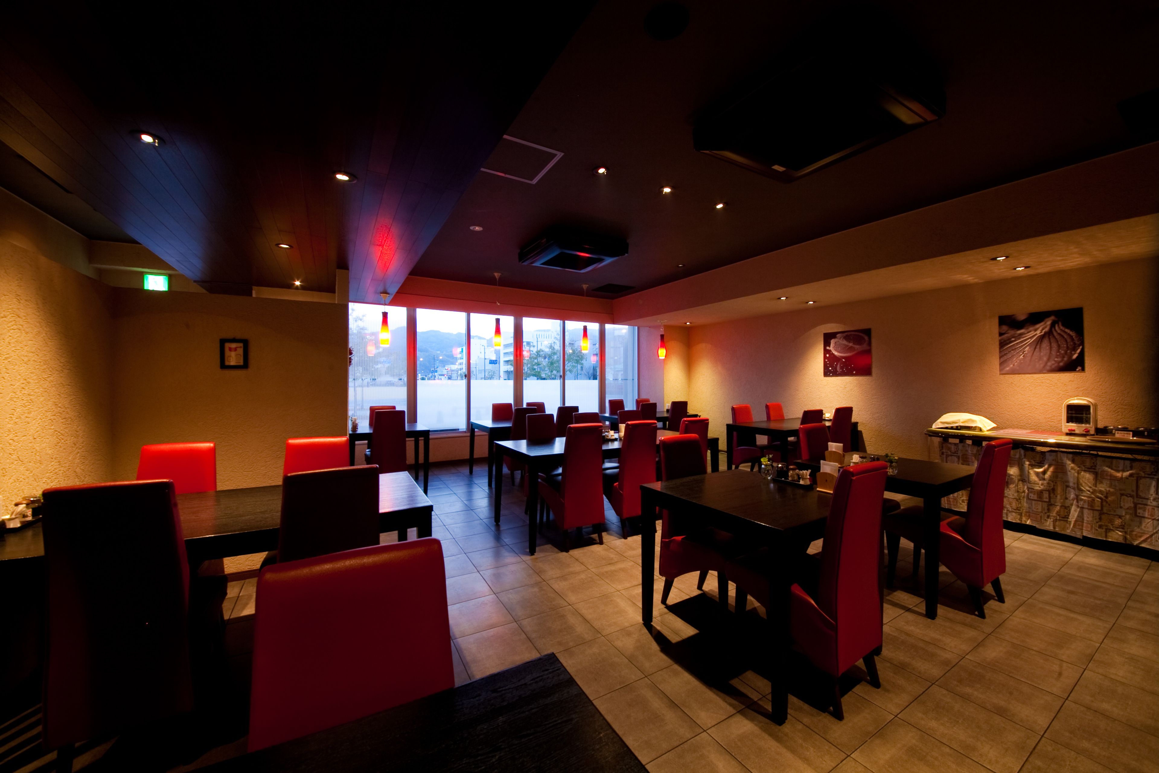 breakfast, lunch and dinner served