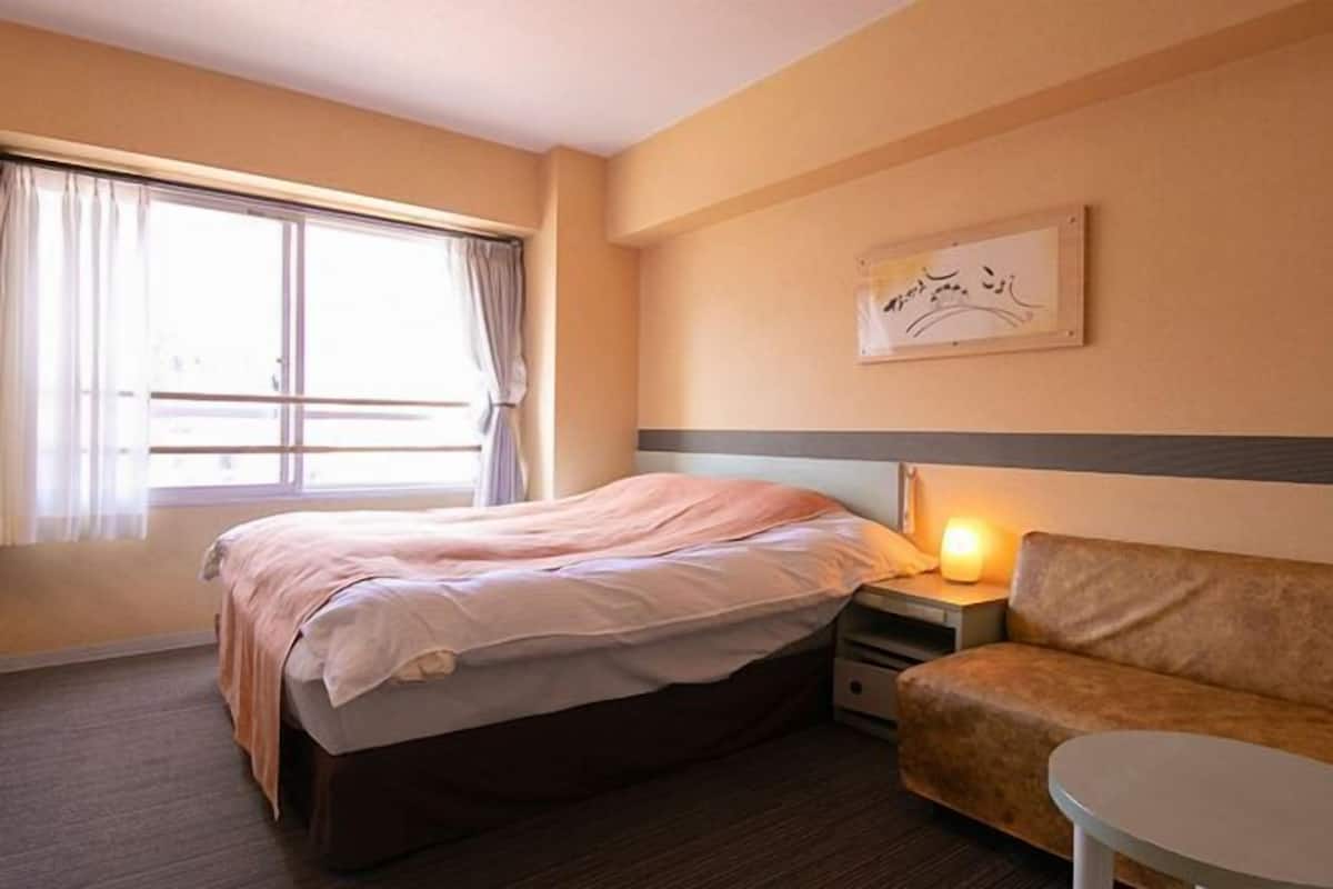 Coffres-forts dans les chambres, bureau, fer et planche Ă repasser