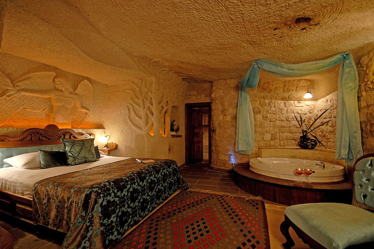 Suite | Premium bedding, minibar, in-room safe, desk