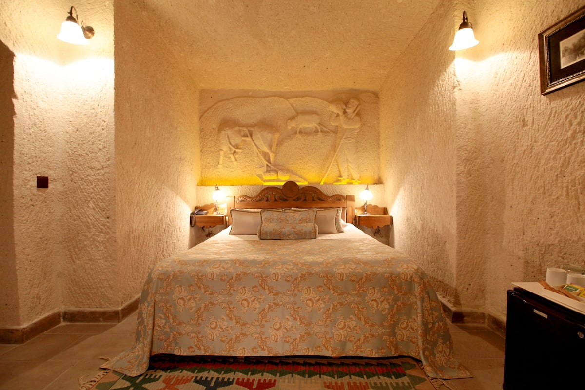 Deluxe Room | Premium bedding, minibar, in-room safe, desk