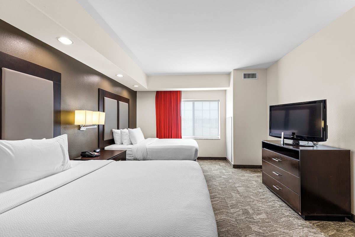 suite, 1 bedroom (mobility accessible, roll-in shower) | pillow-top beds, in-room safe, desk, blackout curtains