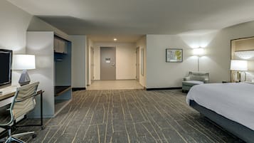Standard Room, 1 King Bed, Accessible (Communications, Accessible Tub) | In-room safe, desk, blackout drapes, iron/ironing board