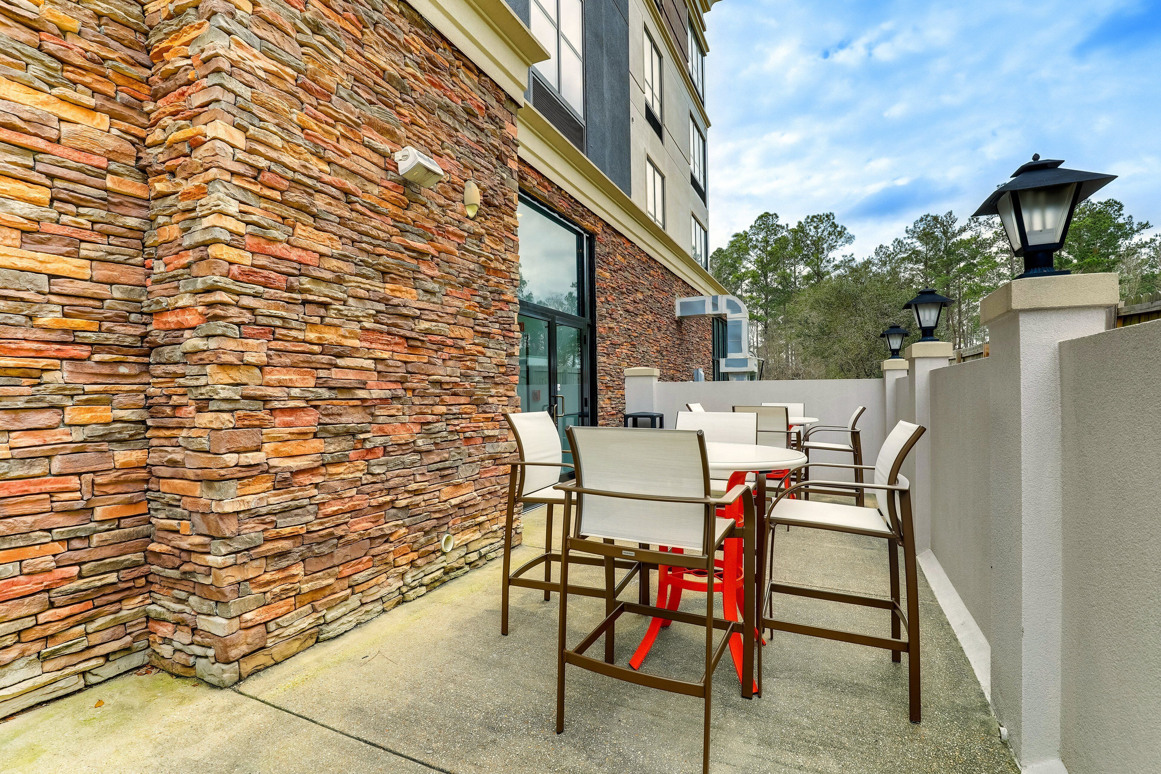 breakfast and dinner served, american cuisine