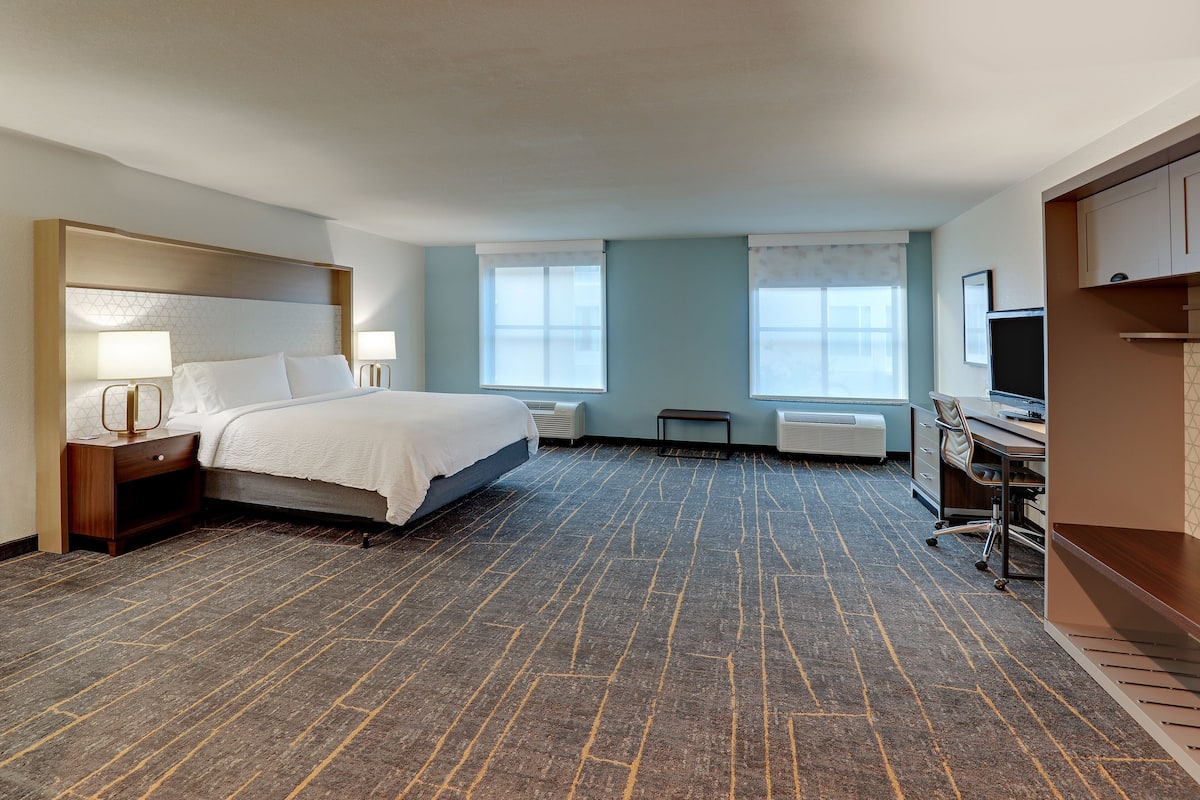 Standard Room, 1 King Bed, Accessible (Communications, Accessible Tub)