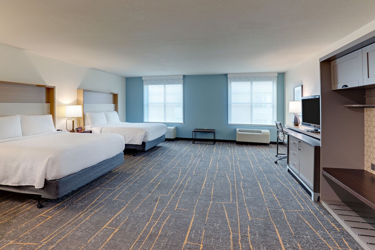 Suite, 2 Queen Beds, Accessible (Communications, Accessible Tub)