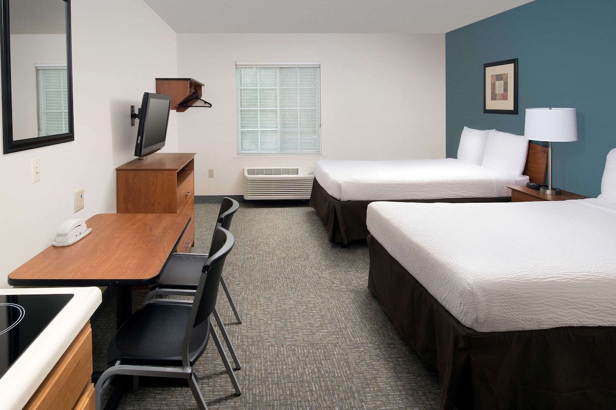 Desk, laptop workspace, iron/ironing board, free WiFi