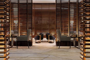 2 bars/lounges at JW Marriott Marquis Miami
