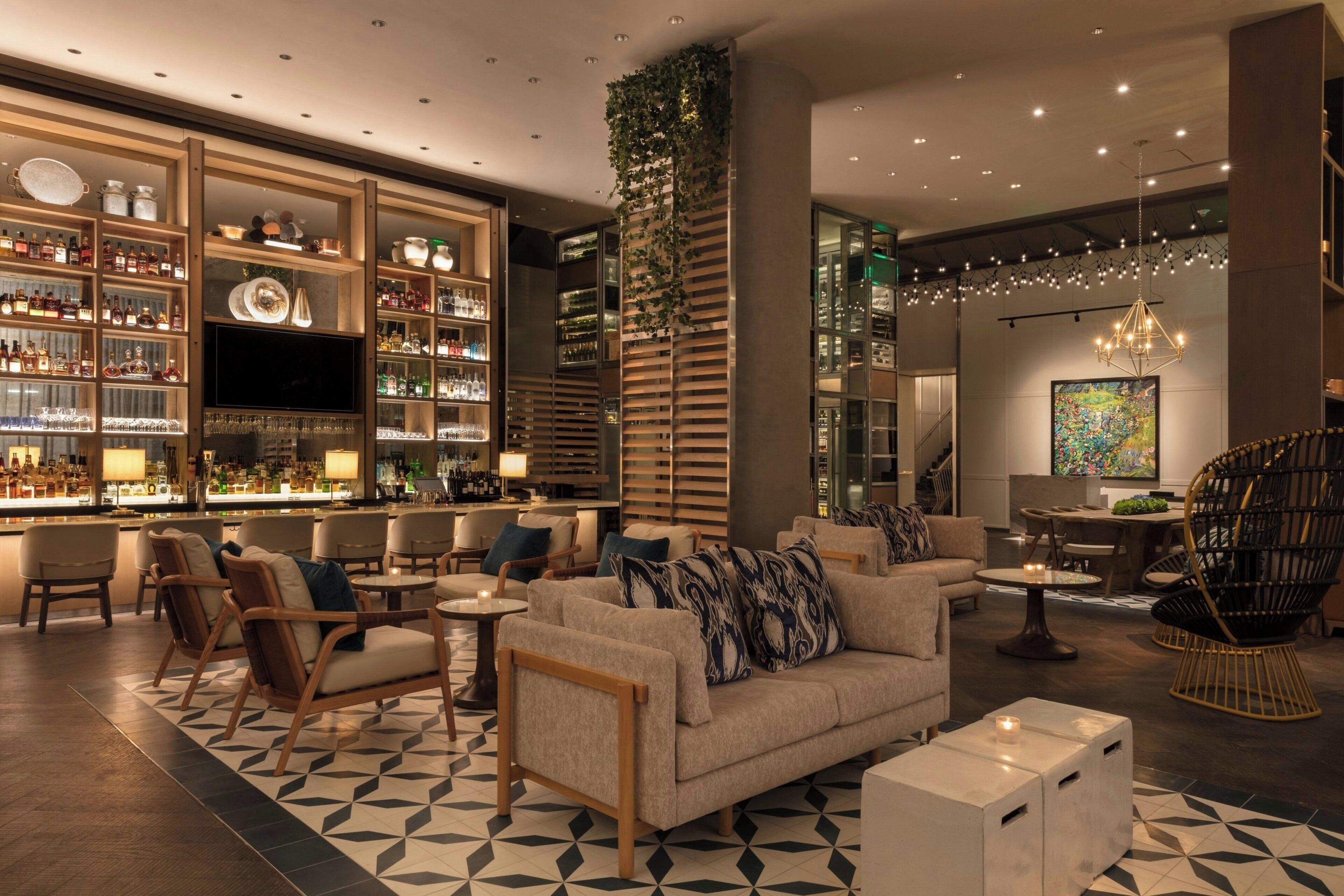 2 bars/lounges