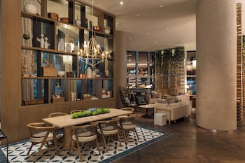 2 bars/lounges at JW Marriott Marquis Miami