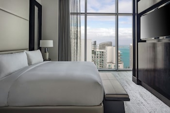 Premium bedding, down comforters, minibar, in-room safe at JW Marriott Marquis Miami